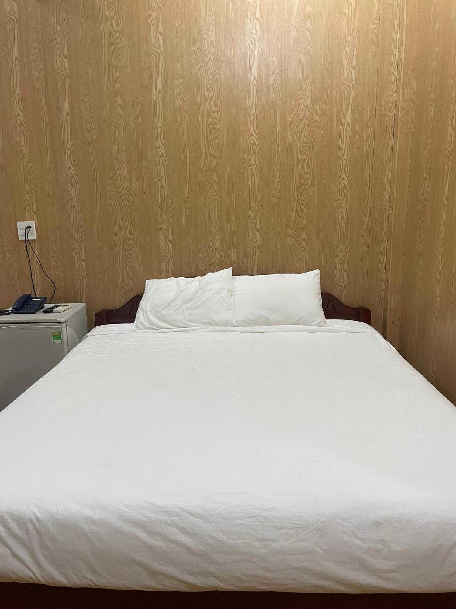 Khach San Huong Xua Hotel Ха Тени Екстериор снимка